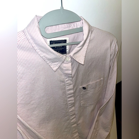 A&F NWOT Button Up - Picture 4 of 10